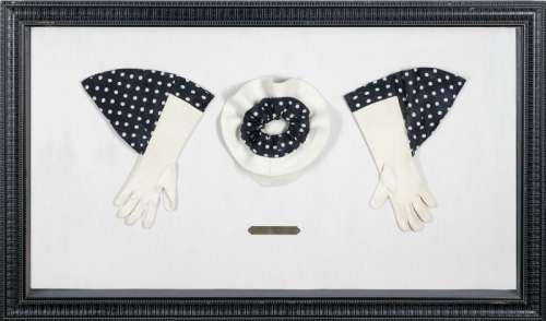 LIZA MINNELLI GLOVES & HAT FROM NEW YORK, NEW YORK | Julien’s