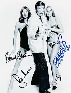 James Bond 007: The Man with the Golden Gun - James Bond 007: The Man with the Golden Gun - Triple signed by Roger Moore, Britt Ekland, Maud Adams - with COA