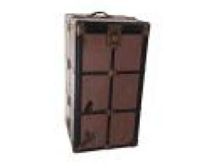 Grimm - Lot 1632 - Nick & Juliette‘s Bedroom Trunk