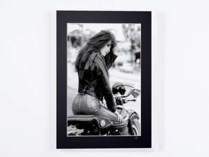 Beverly Hills 90210 - Shannon Doherty 1992 - Fine Art Photography - Luxury Wooden Framed 70X50 cm - Limited Edition Nr 01 of 30 - Serial ID 16792 - Original Certificate (COA), Hologram Logo Editor and QR Code | Catawiki