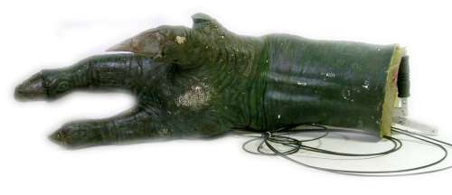 Outlander Moorwen Hero Animatronic Monster Claw Movie Props | Premiere Props