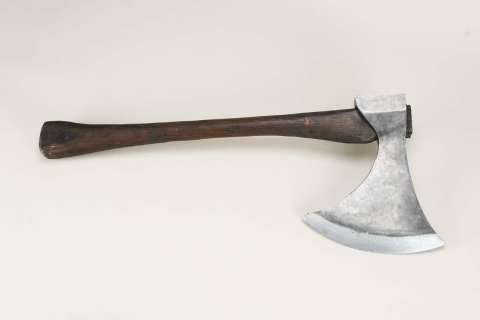 Lot 1061 - Headless Horseman hero axe from Sleepy Hollow