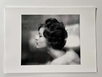 Romy Schneider, Hambourg 1961 - Collector image - Collector Image - Size 42x30 cm - 100% new - Gallery Stamp - Never Exposed - Baryta - Flat shipped ! - No carton tube - Ready to Frame size A3 42x30 cm | Catawiki