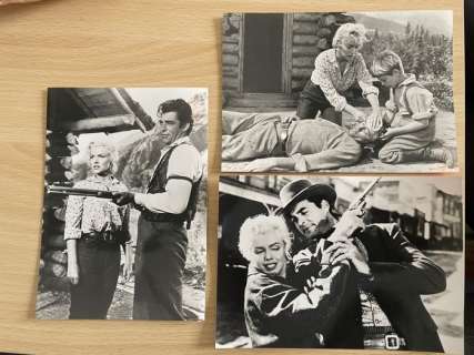 Marylin Monroe - Marylin Monroe 3 persfoto‘s - The River Of No Return