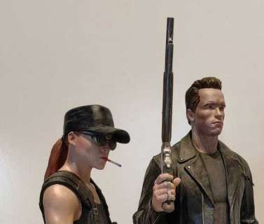 Terminator 2: Judgment Day - Sarah Connor (Linda Hamilton) & T-800 (Arnold Schwarzenegger) - Diorama - Custom Made, handpainted - - 1:4 | Catawiki