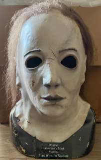 Halloween, Halloween V - Stan Winston Studios - - Movie prop Original Michael Myers Halloween V mask made by Stan Winston Studios. Shows wear, cracked paint, | Catawiki