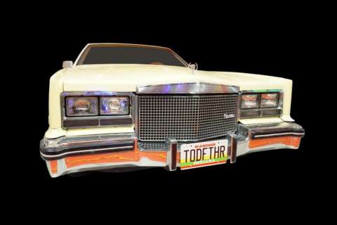 Lot 74 - Stranger Things 3 (Ep. 5-8) 1985 Cadillac El Dorado