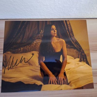 James Bond 007: Spectre - signed by Monica Bellucci as Lucia Sciarra with certified Genuine bbc holographic COA | Catawiki