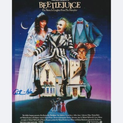 Beetlejuice - Signed by Catherine O’Hara (+) (Delia Deetz) | Catawiki