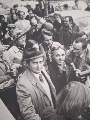 Interpress - Kirk Douglas & Charles Aznavour, 1970’s | Catawiki