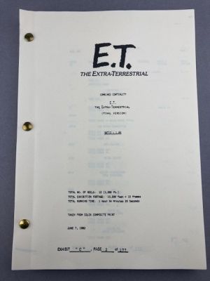 ET the Extra-Terrestrial (1982) - Dee Wallace, Henry Thomas and Peter Coyote - Universal Pictures