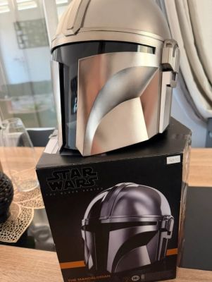 The Mandalorian - Hasbro - - Movie prop Star Wars The Black Series electronic helmet of The Mandalorian. Includes original box. Box shows | Catawiki