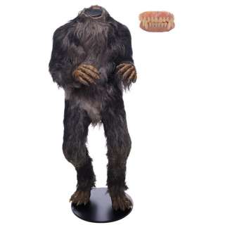 BUFFY THE VAMPIRE SLAYER (1997-2003) - Lot 94 - Oz‘s (Seth Green) Werewolf Teeth and Costume Display