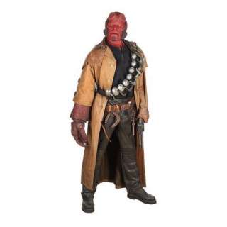 HELLBOY (2004) - Lot #194 : Hellboy‘s (Ron Perlman) Costume on Display