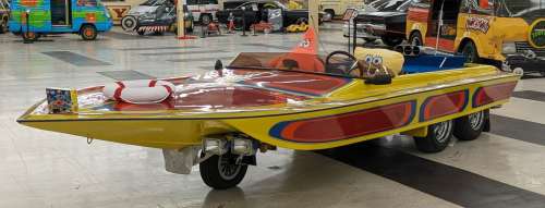 Custom Built SpongeBob 1970 Jet Boat | misc / divers