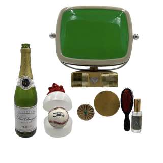 Hello Tomorrow! Elle’s Dagmara Dominczyk Toiletries | VIP Fan Auctions