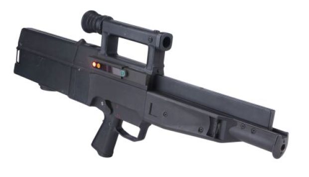 DEMOLITION MAN (1993) - Lot #108 : Mike Papac Collection: Simon Phoenix‘s (Wesley Snipes) Light-Up Magnetic Accelerator Casing for Blank-Firing Firearm