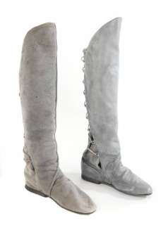 Lot 18 - LIV TYLER "ARWEN" COSTUME BOOTS