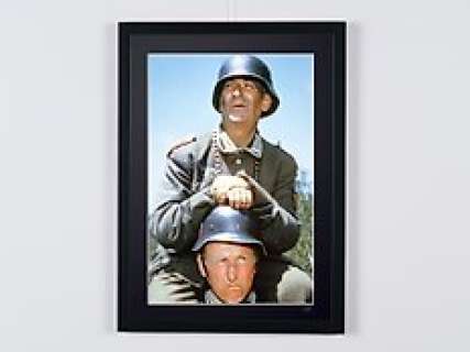 La Grande Vadrouille (1966) - Louis de Funès & Bourvil | La Grande Vadrouille (1966) - Louis de Funès & Bourvil - Wooden Framed 70X50 cm - Limited Edition Nr 03 of 50 - Serial ID 30439 - Original Certificate (COA), Hologram Logo Editor and QR Code | Catawiki