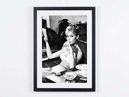 Brigitte Bardot - Les Bijoutiers Du Clair de Lune (1958) | Brigitte Bardot - Les bijoutiers du clair de lune (1958) - Fine Art Photography - Luxury Wooden Framed 70X50 cm - Limited Edition Nr 01 of 35 - Serial ID 17185 - Original Certificate (COA), Hologram Logo Editor and QR Code | Catawiki