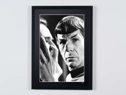 Star Trek TV Series - Leonard Nimoy As Mr. Spock | Star Trek TV Series - Leonard Nimoy as Mr. Spock - Steve McQueen, on set between takes - Fine Art Photography - Luxury Wooden Framed 70X50 cm - Limited - - Original Certificate (COA), Hologram Logo Editor and QR Code | Catawiki