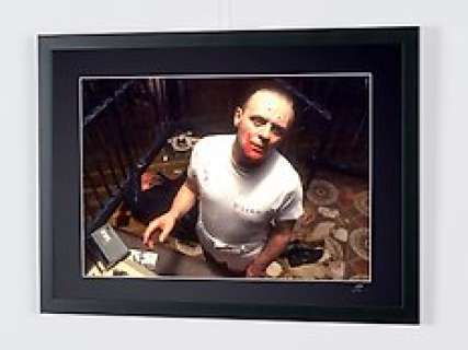 Anthony Hopkins ‘The Silence of the Lambs’ (1991) - Academy Awards Oscar 1992 | Anthony Hopkins ‘The Silence of the Lambs’ (1991) - Academy Awards Oscar 1992 - Fine Art Photography - Luxury Wooden Framed 70X50 cm - Limited Edition Nr 01 of 30 - Serial ID 17022 - Original Certificate (COA), Hologram Logo Editor and QR Code | Catawiki