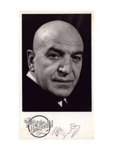 KOJAK - Signed by Telly Savalas (Theo Kojak) - Signed Photo (13x20 cm) | Catawiki