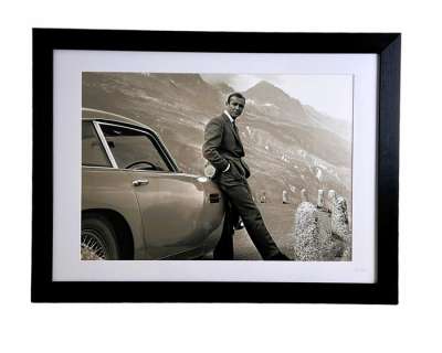 James Bond 007: Goldfinger - Sean Connery with the Aston Martin DB5 | Catawiki