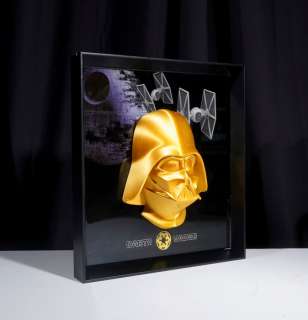 "Star Wars - Darth Vader Helmet n°4 " Pure Gold - 3D Sculpture on Frame - Exclusive 01/15 - Andy Pop Artist - Art Work Size 45 x 45 cm - Luxury Wooden Framed - Signed by The Artist & - 100% New items. - Secure Shipping on Museum Box | Catawiki