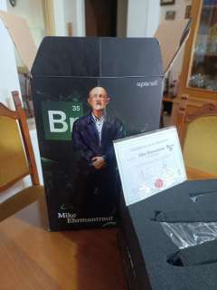 Unknown - Figure - Breaking Bad - Mike Ehrmantraut with COA - Resin | Catawiki
