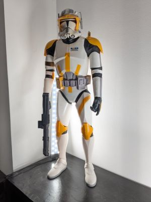 Star Wars: The Clone Wars - Star Wars Commander Cody Jakks Pacific Clone Trooper casque jaune 80 cm - Jakks Pacific | Catawiki