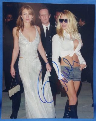 Pamela Anderson & Liz Hurley (Signed by Pamela) - with COA | Catawiki
