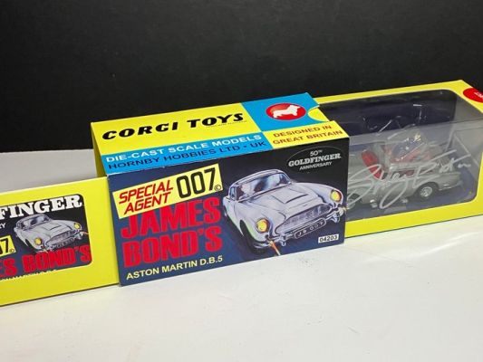 James Bond 007: Goldfinger - Shirley Eaton (signed) | Catawiki