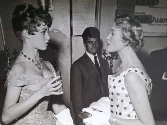 RTF - Brigitte Bardot & Bella Darvi, Movie Night, 1955 | Catawiki