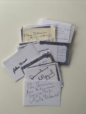 Isabelle Hupert / Jean Dujardin / Guillaume Canet etc. - Lot de 117 autographes de personnalités du cinéma, de la TV - 2000 | Catawiki