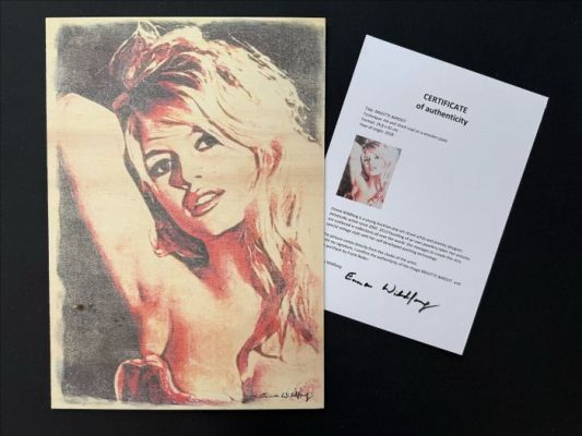 Emma Wildfang - 1 Original drawing - Brigitte Bardot - Ink and Chark Coal on a Wooden Plate (incl. Certificate) - 2018 | Catawiki