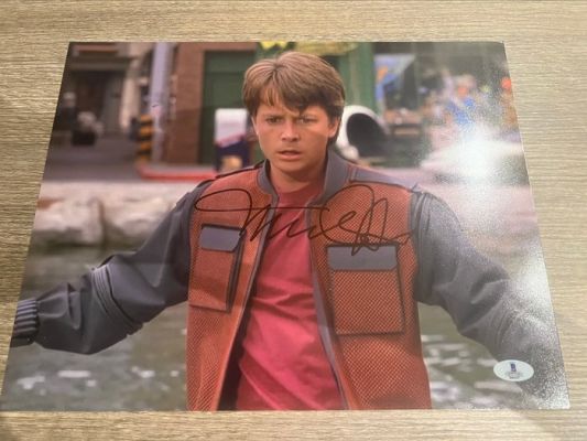 Back to the Future - Signed by Michael J. Fox (Marty) - 35x28 cm beckett | Catawiki