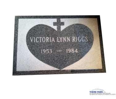 Lethal Weapon 1987 Screen Used Mel Gaibson Riggs Wife Marble Tombstone Prop | Theme Park Connection