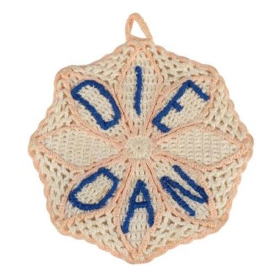 ACE VENTURA: PET DETECTIVE (1994) - Lot #2 : Planet Hollywood Collection: Ray Finkle‘s (Sean Young) Screen-Matched "Die Dan" Potholder