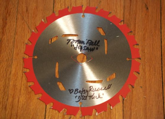 SAW SIGNED BY JIGSAW (TOBIN BELL) & JILL TUCK (BETSY RUSSELL) BECKETT