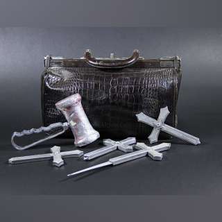 Dracula - Lot 51 - Van Helsing (Thomas Kretschmann) Gladstone Bag & Weapons