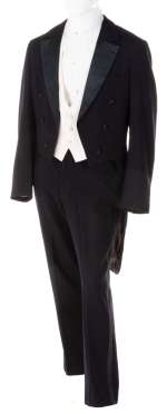Lot 847 - Billy Zane ‘Cal Hockley‘ tuxedo from the Titanic.