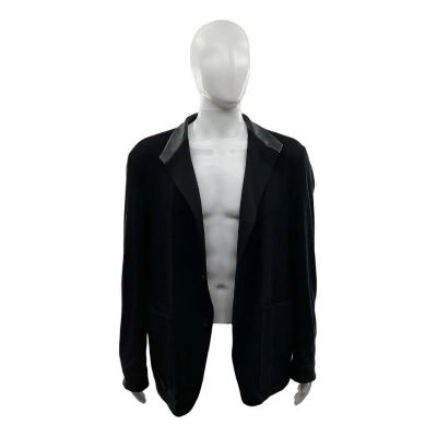 Crime 101 Davis Screen Worn Jacket Ch 7 Sc 100-101 | VIP Fan Auctions