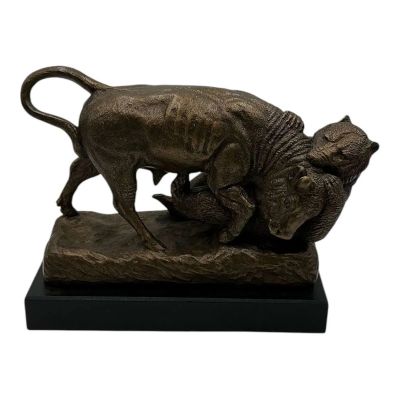 Lot 4: Primetime Screen Used Desk Statue | VIP Fan Auctions