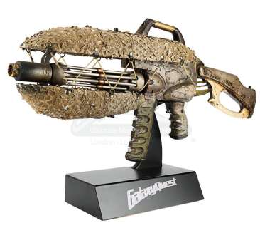 GALAXY QUEST (1999) - Lot 298 - Sarris Guard Hero Functional Pod Gun