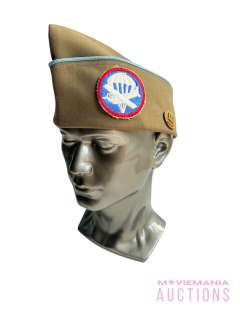 Band of Brothers (TV 2001) - An ‘Easy Company’ Cap & associated items | MovieMania