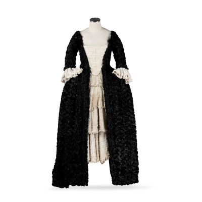 Lot 23 - ’The Raven Dress’, worn by Geillis Season 1, Episode 11, ’The Devil’s Mark’ 2 | Bonhams