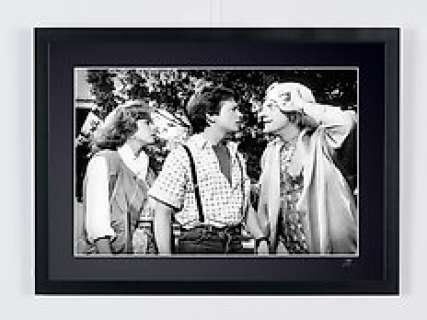 Part II - Michael J. Fox, Christopher Lloyd & Elizabeth Shue, Back To the Future | Back to the Future, Part II - Michael J. Fox, Christopher Lloyd & Elizabeth Shue - Fine Art Photography - Luxury Wooden Framed 70X50 cm - Limited Edition Nr 06 of 30 - Serial ID 19107 - - Original Certificate (COA), Hologram Logo Editor and QR Code | Catawiki