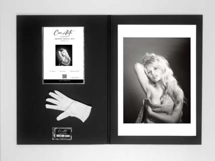 Brigitte Bardot Iconics- Collection n°1 - Serie 8 - On Luxury Black Portfolio, COA numbered - 60X42 CM - "Cine Arte" COLLECTOR | Catawiki