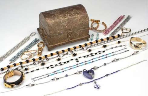 TREASURE CHEST WITH COSTUME JEWELRY | Julien’s